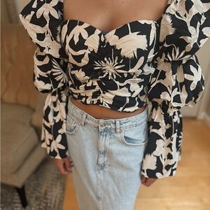 Akira Puff Sleeve Floral Top | Black & White | Size Small | Statement Blouse